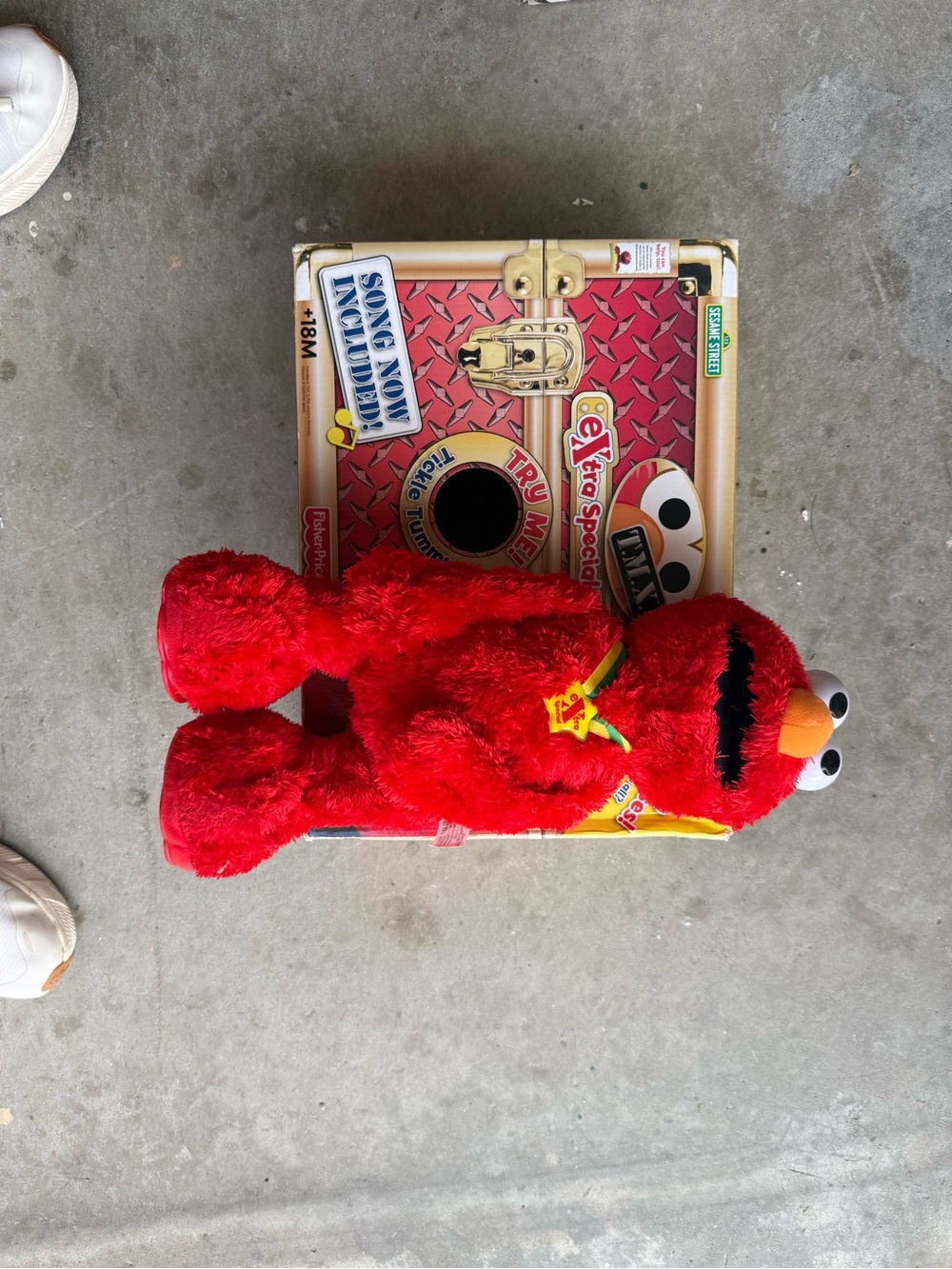 Tickle Me Elmo TMX Etra Special Edition